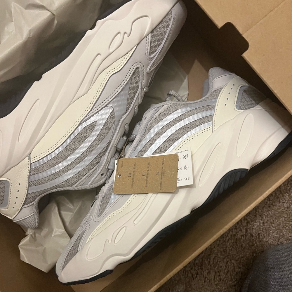 Yeezy 700 v2 Static